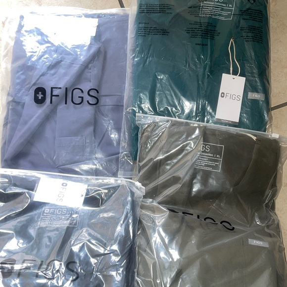 *Brand New* Figs Women's Navy Zamora Jogger Pants and Casma Top Scrub Set - Picture 9 of 12